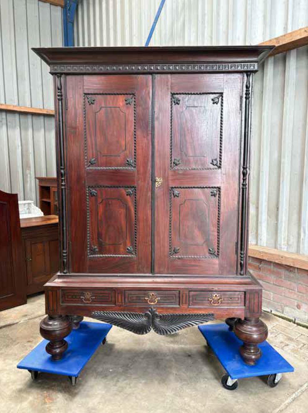 Tulip Armoire