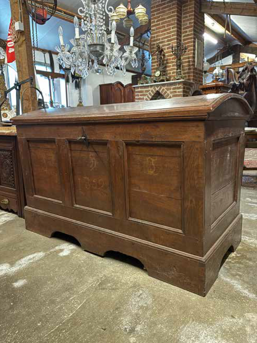 Rounded Coffer Chest