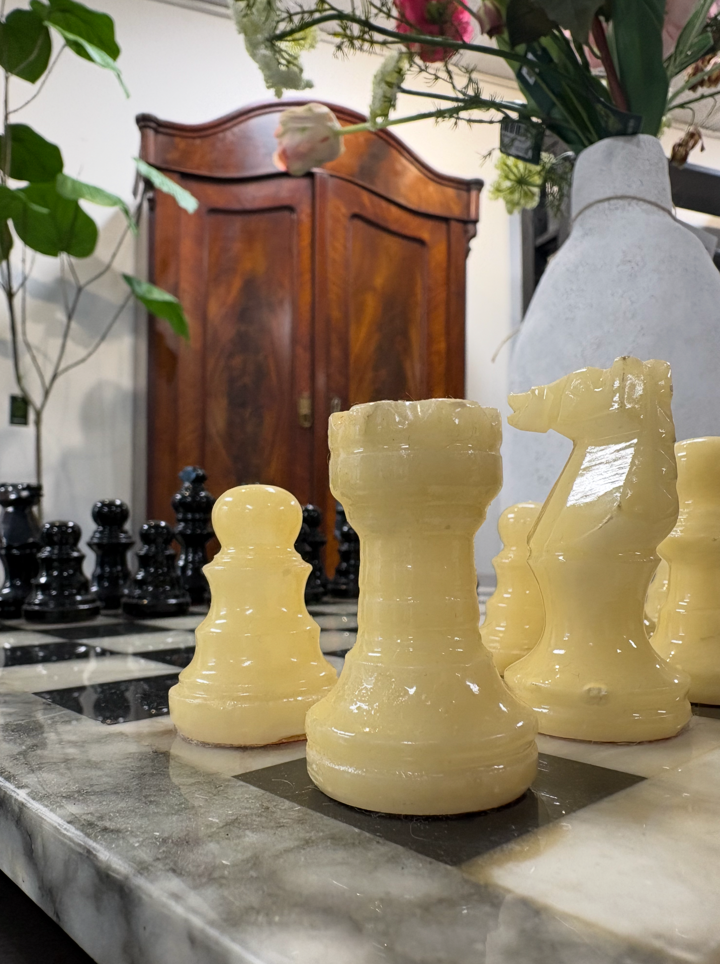 C A & A Italian Alabastor Chess Set